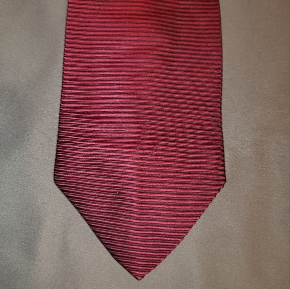 Red Tie with Textured Stripes NEW - Picture 1 of 5